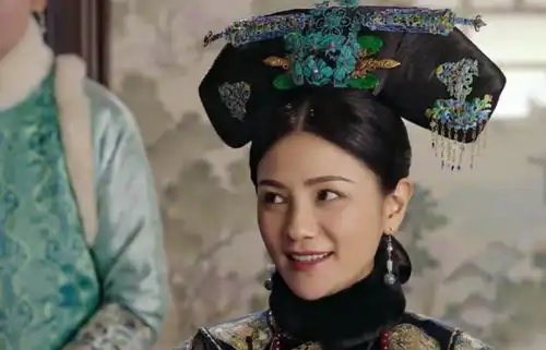 45岁胡可机场生图曝光,拖家带口温馨十足,辣妈还是大妈一目了然