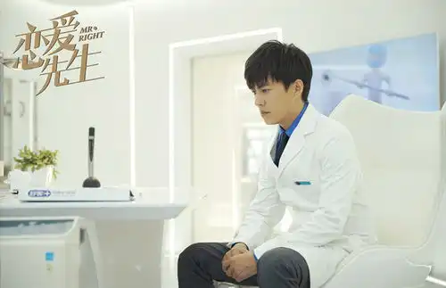 恋爱先生曝新剧照靳东江疏影患难见真情
