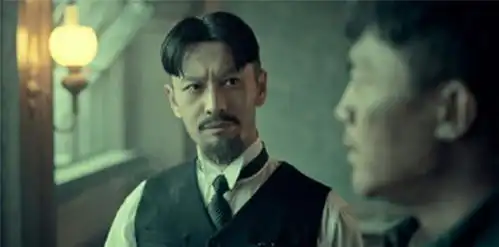 票房突破20亿,最高兴的不是百亿先生们,而是让人忽视的他
