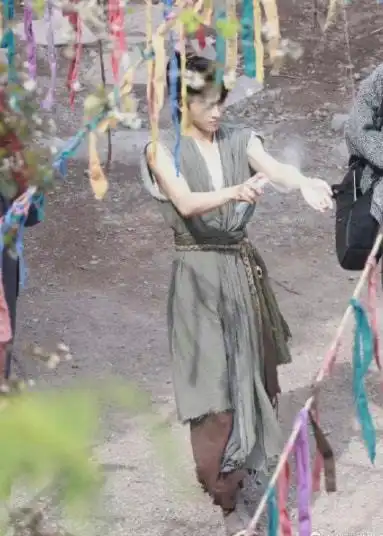 斗破苍穹2开拍,何洛洛炎帝路透照曝光,暴露其真实演技
