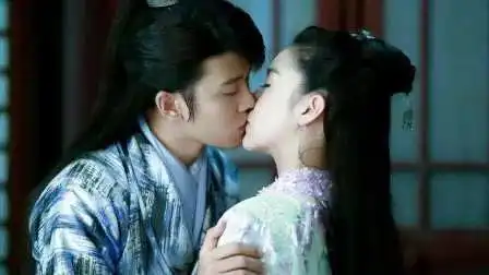 任嘉伦吐槽的那个他不喜欢与其演亲密戏的人是谁
