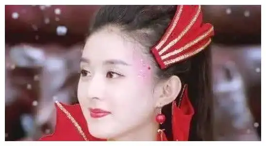 同样是美人鱼,赵丽颖甜美,白冰温柔,而她却惊艳了全国
