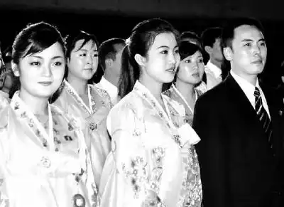 朝鲜歌剧红楼梦剧组返回平壤