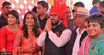 对手竟是真功夫摔跤吧爸爸热映冠军姐妹花人物原型解密
