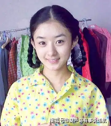 赵丽颖只上到大专,她与冯绍峰,曲终唱罢人离场,唯余看客两茫茫
