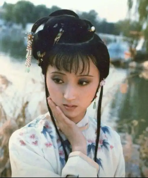 贾母无意间的一句话却道出了薛宝钗的真相,令人佩服
