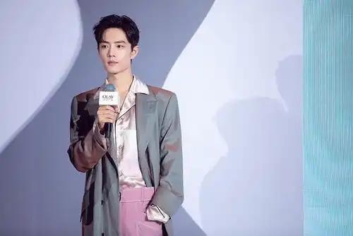 三月明星网路势力排行top10肖战任嘉伦没进前三,高伟光跌出十名,迪丽热巴却霸榜

