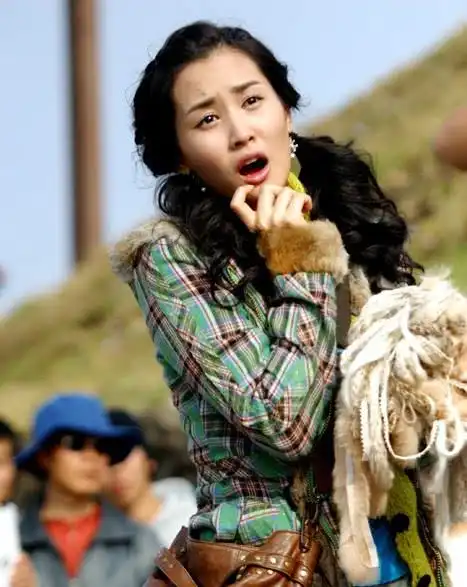 李多海终于整成了陌生人在韩国街头直播,竟无一人认出
