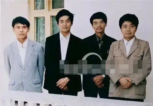 生4个孩子,养不起送出两个,20多年后四兄弟全都成了亿万富豪