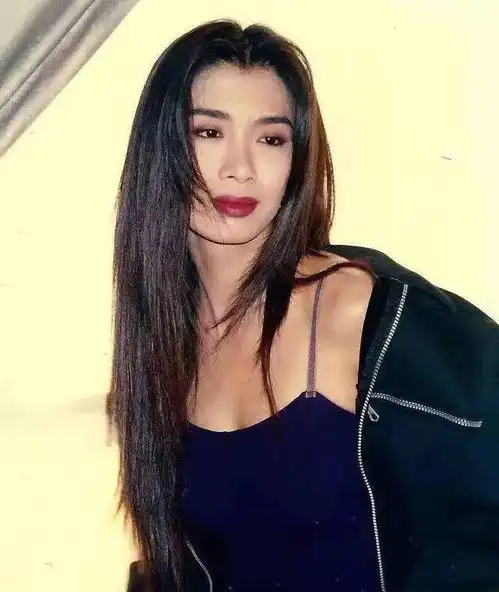 金马影后吴家丽,香港影坛最有女人味的女星,58岁了依旧动人