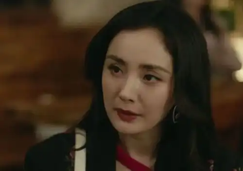 杨幂和赵丽颖,揭开了中年女演员的残酷对比