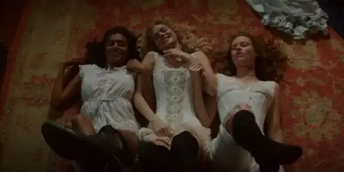 张张剧照都能做桌面,这部剧真的太惊艳
