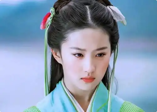 明明貌美如花,却给鲜肉演妈妈,这位中年女星的美貌被严重低估
