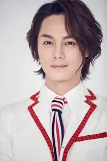 尹正帅气写真撩感来袭学长气质完美收尾暑假