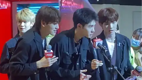 花开半夏传媒芦苇情绪风写真拍摄花絮
