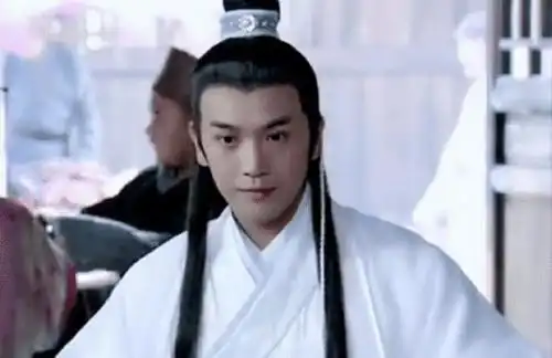 他在中国无人不知,48岁喝酒致死,留下70部价值连城的作品
