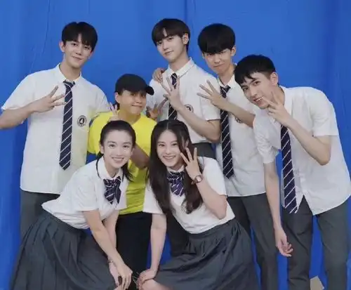 拜托了班长官宣,主演都是当红男团成员,光看剧照就大饱眼福了