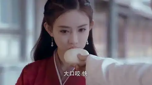 将夜宁缺喂叶红鱼吃包子,没想到被红鱼的哥哥看见

