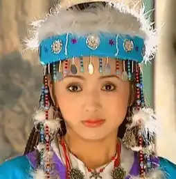 如懿传剧照一出,李沁不仅碾压了周迅还美过之前的香妃