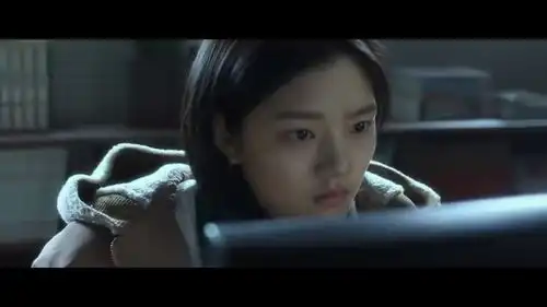 悲伤逆流成河美女没钱买新校服,在一帮同学里自卑了
