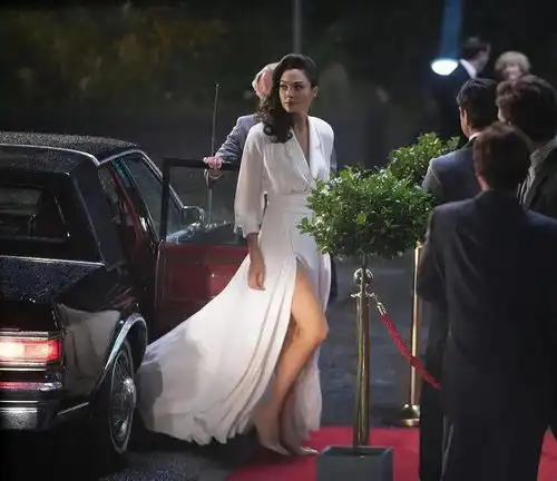 神奇女侠回归,79岁还要拯救世界的她,才是最努力的打工人