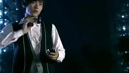 铠甲勇士金刚铠甲对付幽冥魔,飞影铠甲却嫌他碍事
