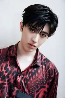 青春芒果夜群星聚集蔡徐坤造型大胆朱一龙温情开唱
