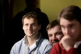 出口雷蒙德官方剧照