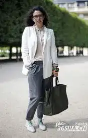 简约而不简单秋日达人示范时尚轻松穿搭
