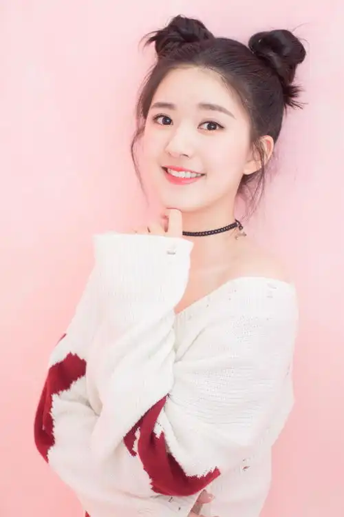 圆脸小花要霸屏娱乐圈了赵露思谭松韵的肉肉脸才是甜到犯规