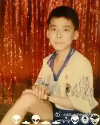 古剑奇谭热播主演李易峰黑历史被曝出2007年参加东方卫视选秀加油好男儿录制沪语节目讲述中学早恋故事
