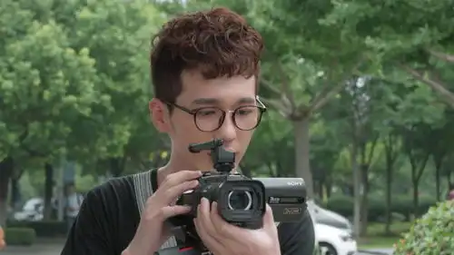 微微一笑很倾城二喜给曹光试镜,不料竟被镜头里的她迷住了