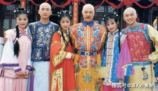 20年前拍还珠格格时,赵薇怀里抱的孩子是小沈阳把网友逗笑