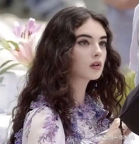 最美星二代戴娃卡赛尔继续其母西西里美丽传说
