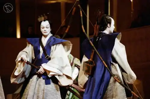 奥斯卡奖得主制作了永远16岁的lili,带着她环游世界
