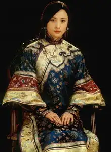 他把皇后肚子搞大了,皇上还给他封口费和跑路费