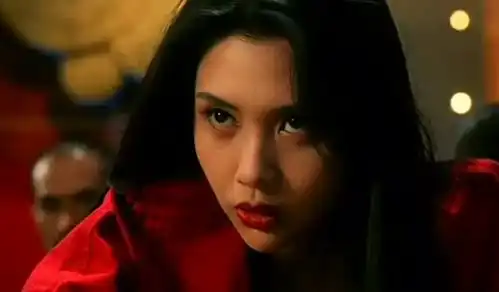 孤注一掷出场就把男二看呆,这才是赌片荷官该有的颜值
