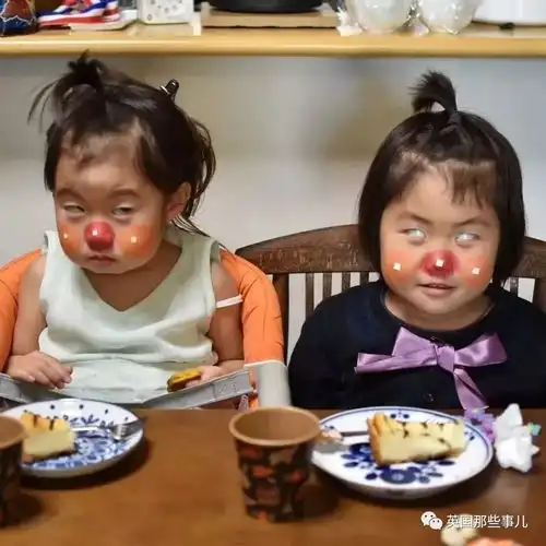 日本妈妈专晒两个女儿的魔性丑照,丑到极致居然也有点萌
