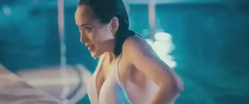 当年夏洛特烦恼王智演的秋雅,泳池出水瞬间,迷倒无数男观众
