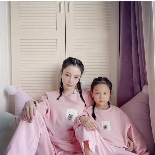 李小璐被曝新恋情,与贾乃亮复合无望一众网友又要替甜馨操心了
