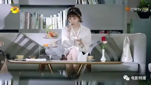 娱乐圈最接地气的明星,景甜像个少女一样素颜直播洗脸
