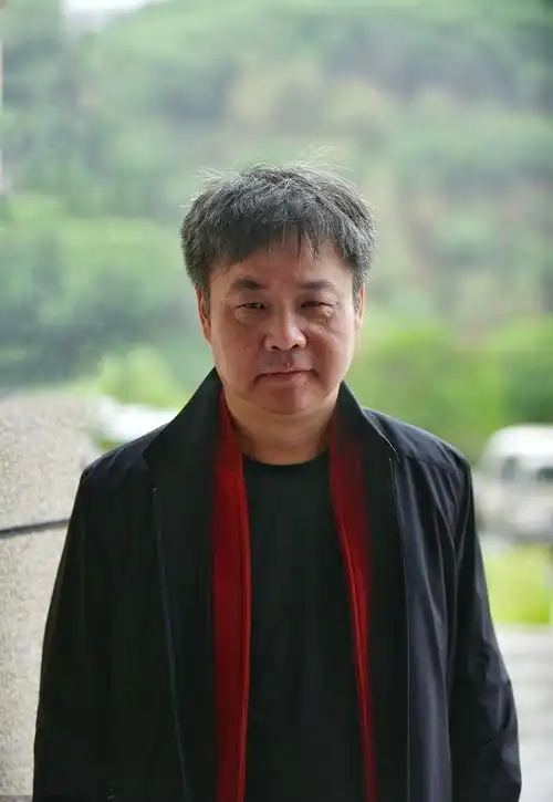 余华活着活着的三个层次,越早明白越好
