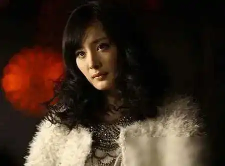 如今再看杨幂和赵丽颖,十四年的明争暗斗,似乎已见分晓