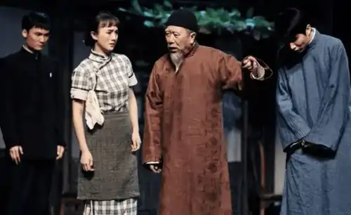 话剧四世同堂老北京的风俗画卷
