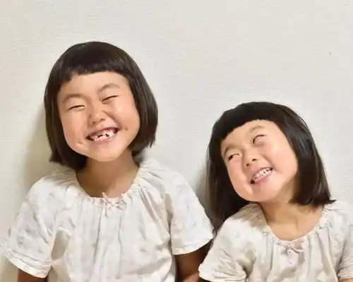 这位妈妈给女儿拍了1000张丑照,网友们笑称是亲妈无误