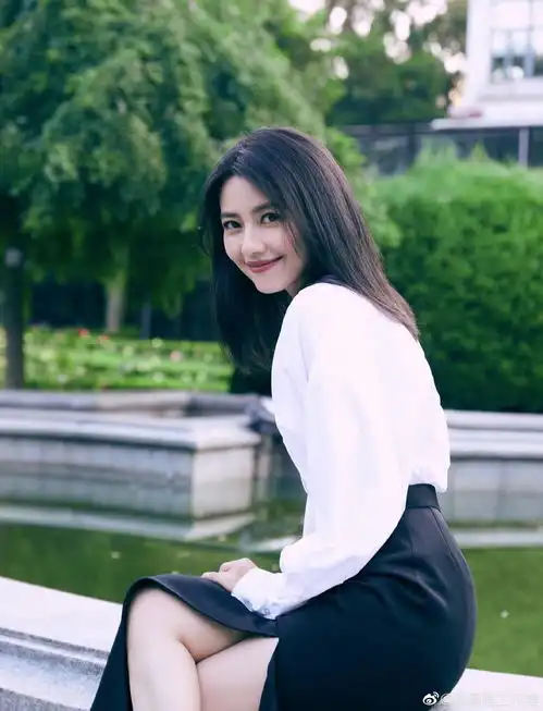 高圆圆产后复出拍新剧颜值在线状态佳
