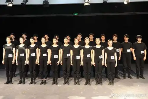 孙俪妹妹身穿戏服晒剧照如今长相清纯成学霸
