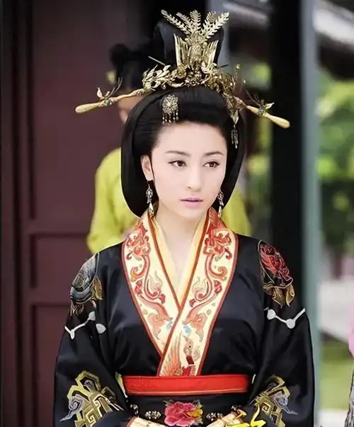 她出道便靠姑父走红,姑父另结新欢后,彻底沦为了18线演员
