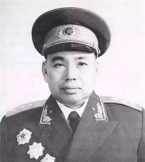 许世友与结发妻的儿子闪闪的红星潘东子原型,去世后葬一起
