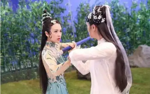 国际章diss郑爽,是考验还是一个前辈的教育
